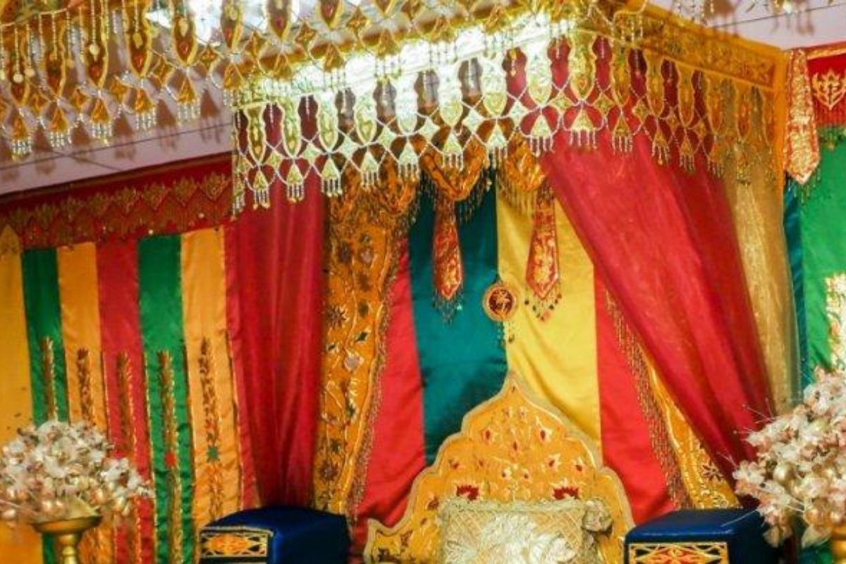 Adat & Tradisi